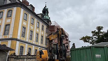 Vorbereitungen für die Schlossbaustelle sind gestartet Vorbereitungen für die Schlossbaustelle sind gestartet